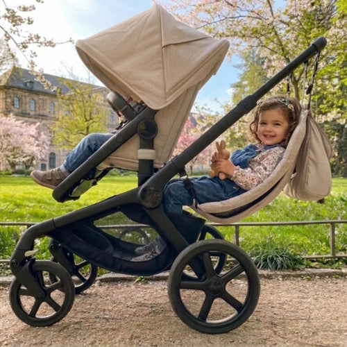 Hamac Hamababy installé sur une poussette, vue de profil